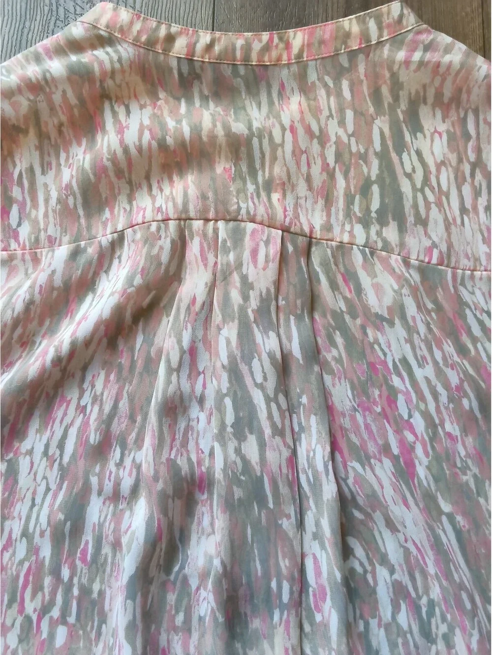 a.n.a Women's Sheer Flowy Blouse Large Pink Gray Patterned Polyester
